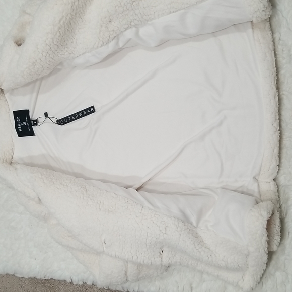 Ashley Outwear Faux Fur Winter Pea Coat Doble Breasted.  L - Picture 6 of 14